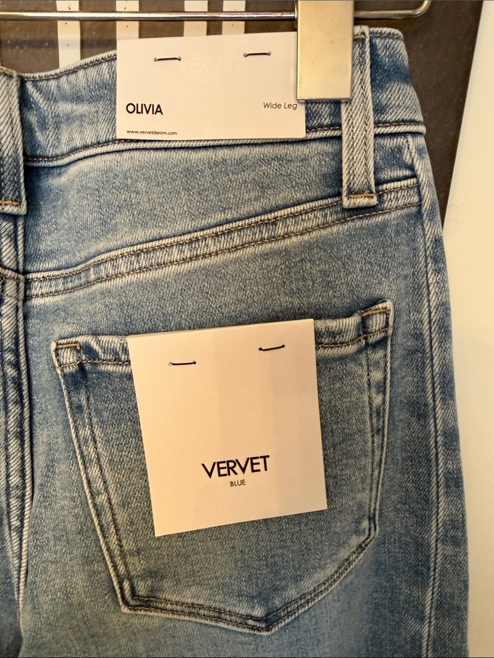 NWT VERVET High-Rise Wide Leg Crop Jeans in Medium Blue - Picture 2 of 5